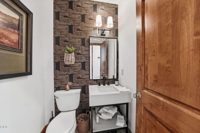 2721 NW Champion Circle, Bend, OR 97703