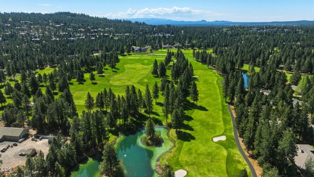 2721 NW Champion Circle, Bend, OR 97703
