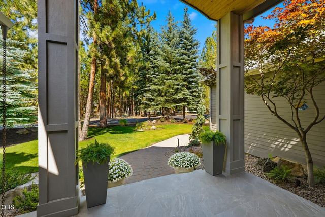 2721 NW Champion Circle, Bend, OR 97703