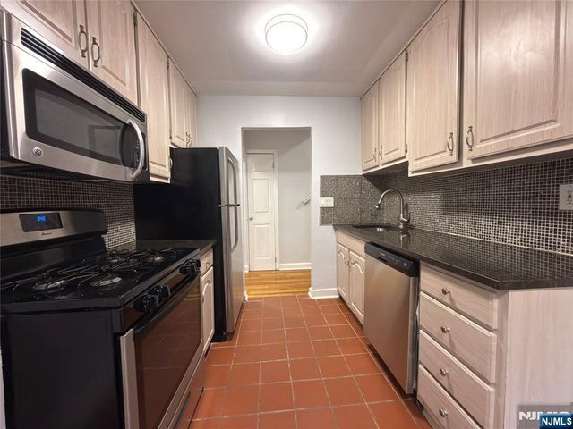 530 Broad Avenue 16, Englewood, NJ 07631