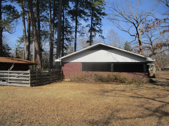 1110 Hickory Street, Crossett, AR 71635