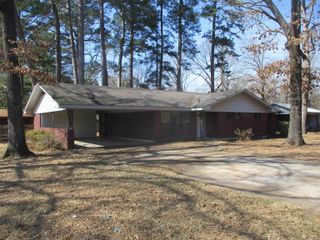 1110 Hickory Street, Crossett, AR 71635