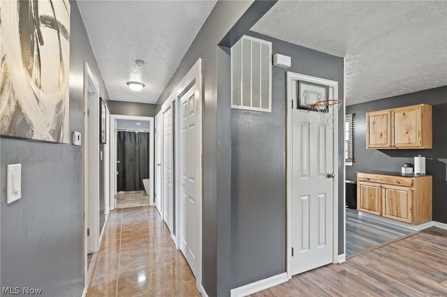 5684 Stanford Avenue, Youngstown, OH 44515