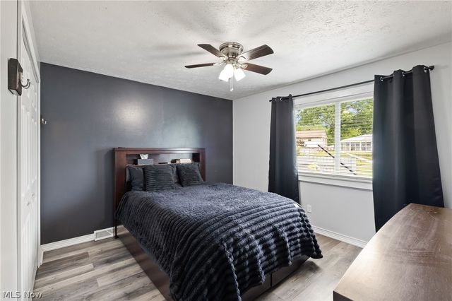 5684 Stanford Avenue, Youngstown, OH 44515