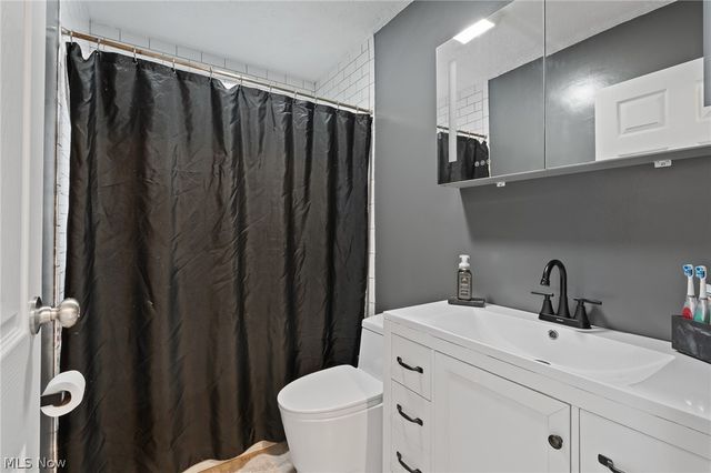5684 Stanford Avenue, Youngstown, OH 44515