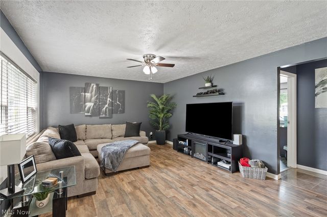 5684 Stanford Avenue, Youngstown, OH 44515