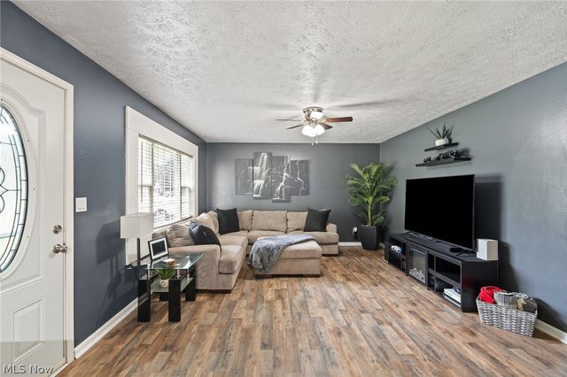 5684 Stanford Avenue, Youngstown, OH 44515