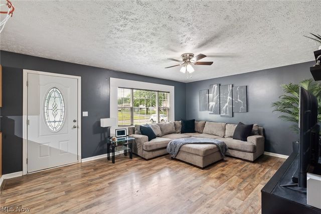 5684 Stanford Avenue, Youngstown, OH 44515