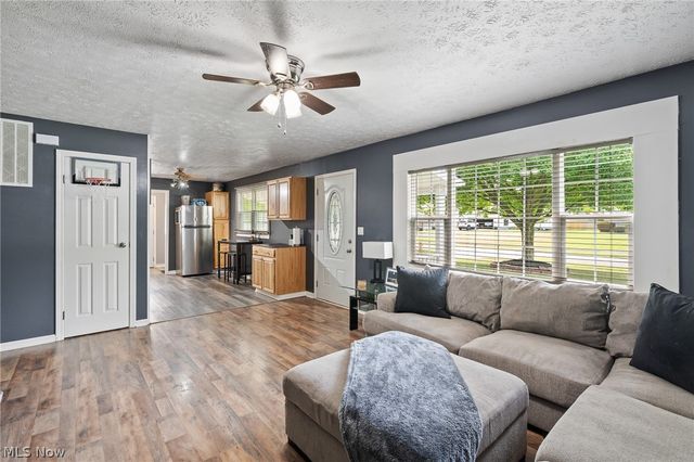 5684 Stanford Avenue, Youngstown, OH 44515