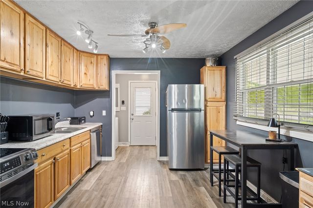 5684 Stanford Avenue, Youngstown, OH 44515