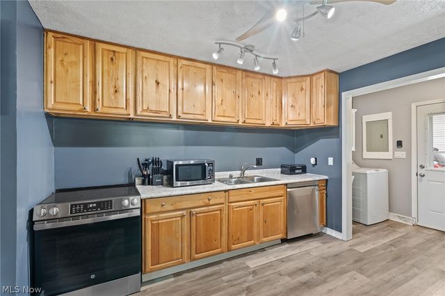 5684 Stanford Avenue, Youngstown, OH 44515