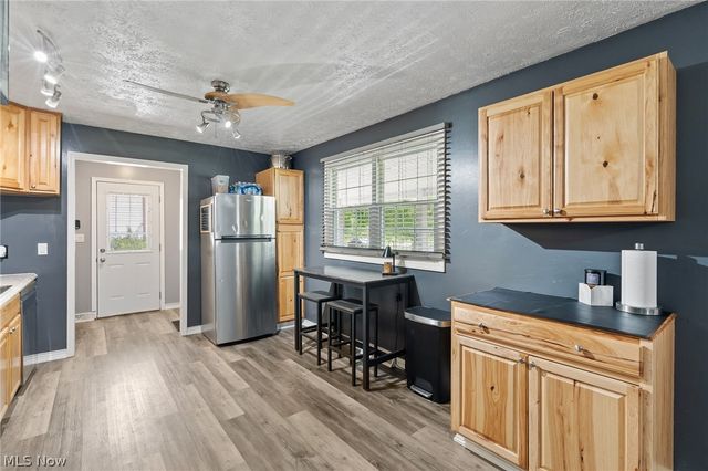 5684 Stanford Avenue, Youngstown, OH 44515