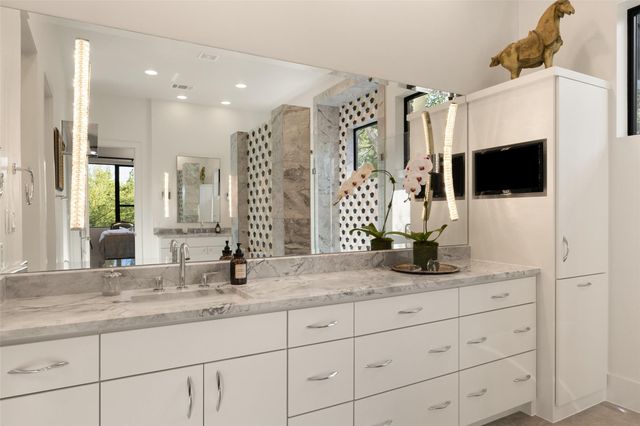 8408 CARRANZO DR, Austin, TX 78735