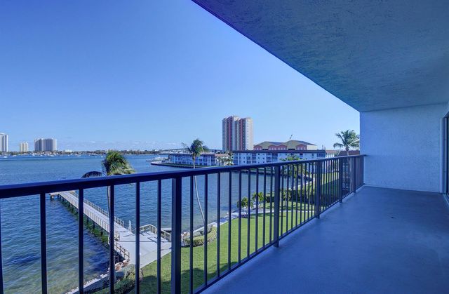3040 Lake Shore Drive 502, Riviera Beach, FL 33404