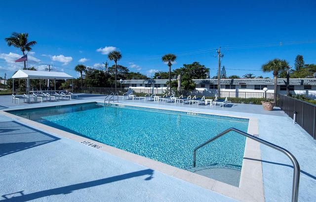 3040 Lake Shore Drive 502, Riviera Beach, FL 33404