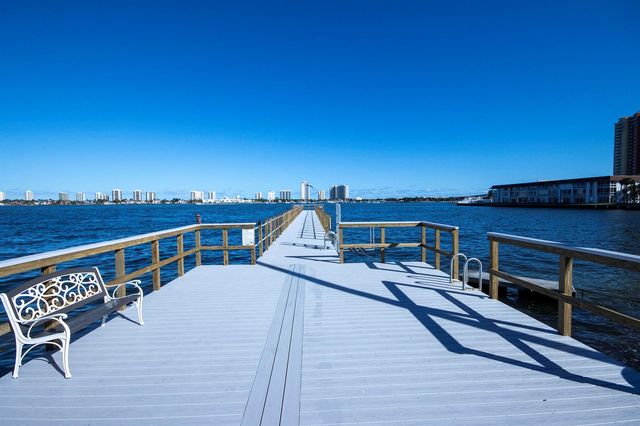 3040 Lake Shore Drive 502, Riviera Beach, FL 33404