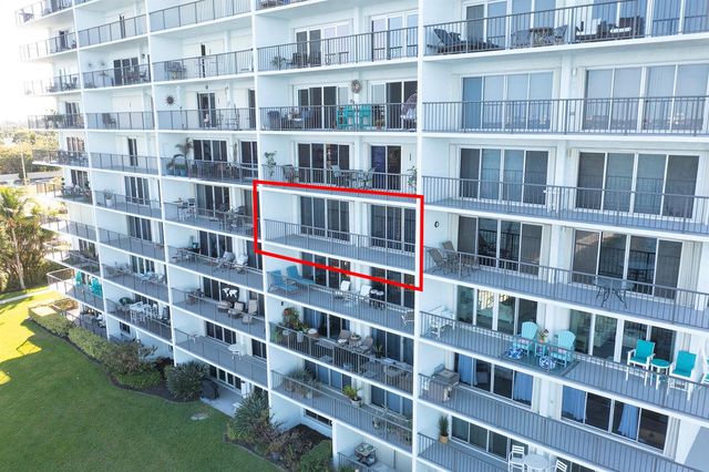 3040 Lake Shore Drive 502, Riviera Beach, FL 33404