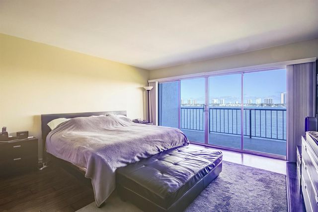 3040 Lake Shore Drive 502, Riviera Beach, FL 33404