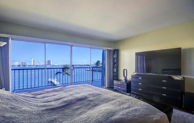 3040 Lake Shore Drive 502, Riviera Beach, FL 33404
