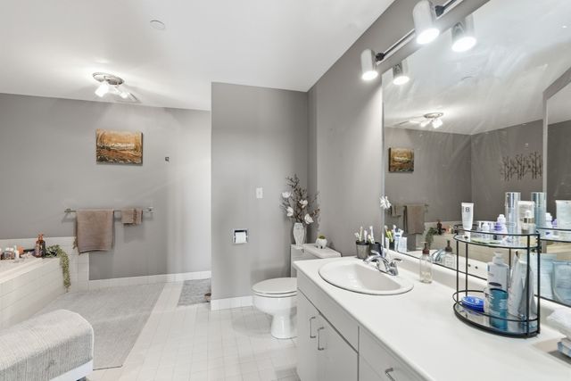 65 Lake Ave 830, Worcester, MA 01604