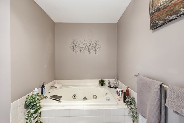 65 Lake Ave 830, Worcester, MA 01604