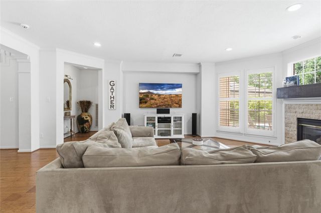 1423 Fall Wood Drive, Sugar Land, TX 77479