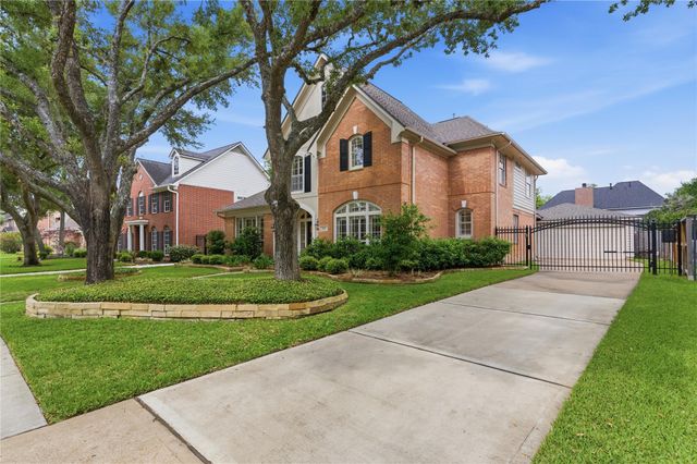 1423 Fall Wood Drive, Sugar Land, TX 77479