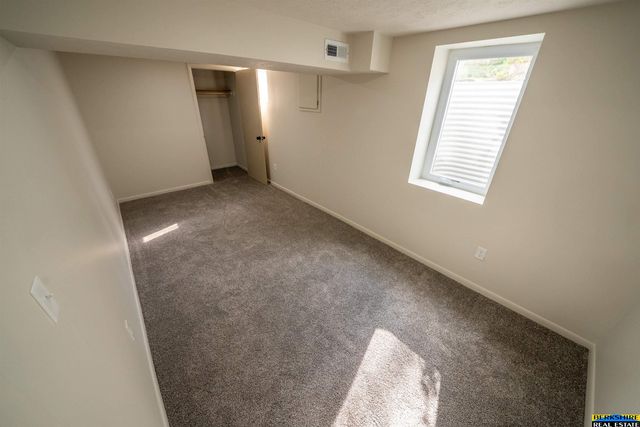 2439 S 37 Street, Lincoln, NE 68506