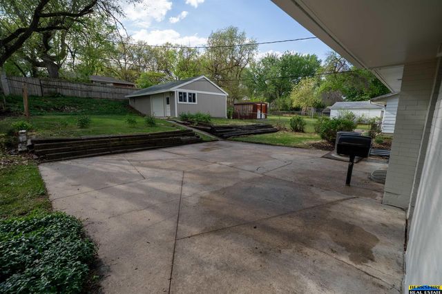 2439 S 37 Street, Lincoln, NE 68506