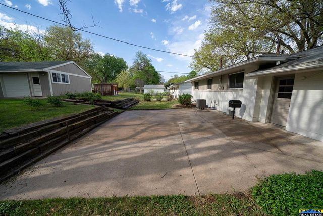 2439 S 37 Street, Lincoln, NE 68506