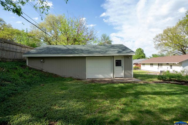 2439 S 37 Street, Lincoln, NE 68506