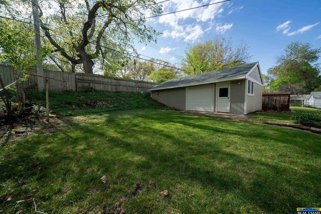 2439 S 37 Street, Lincoln, NE 68506