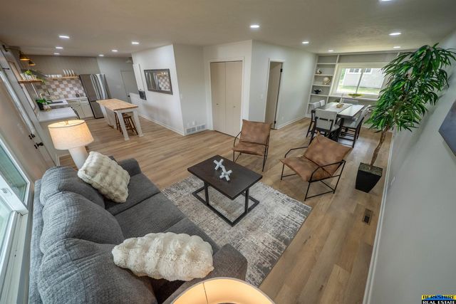 2439 S 37 Street, Lincoln, NE 68506