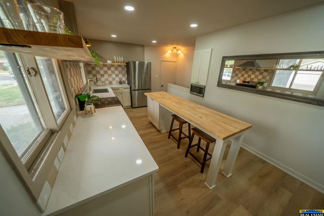 2439 S 37 Street, Lincoln, NE 68506