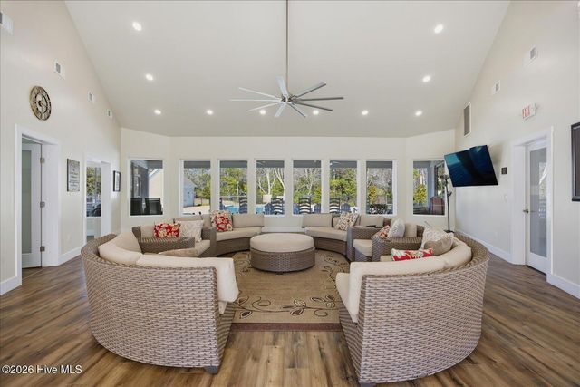 23 Stonegate Circle, Hampstead, NC 28443