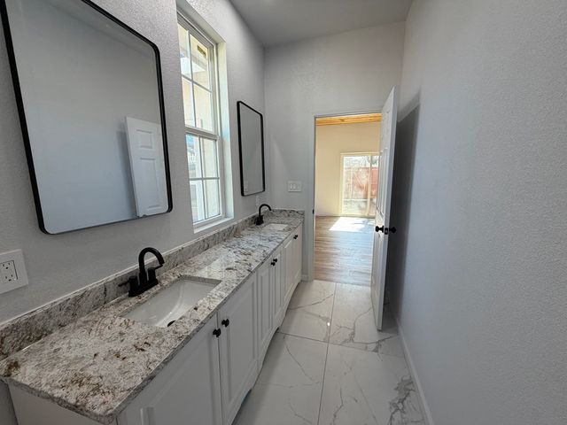 1900 W Tennessee Ave, Midland, TX 79701