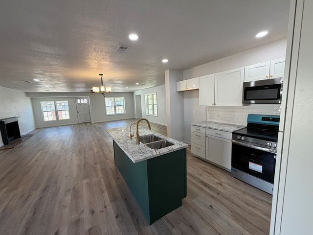 1900 W Tennessee Ave, Midland, TX 79701