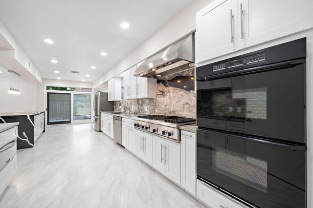 1111 Potomac Drive B, Houston, TX 77057