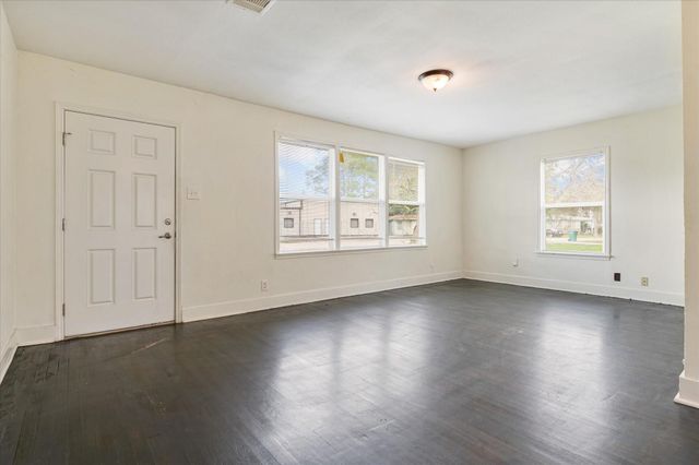 1801 W Houston Drive, La Marque, TX 77568