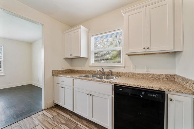 1801 W Houston Drive, La Marque, TX 77568