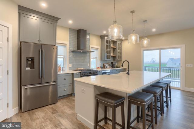 1584 HARRISBURG AVE, Mount Joy, PA 17552