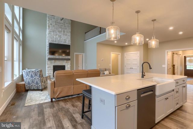 1584 HARRISBURG AVE, Mount Joy, PA 17552