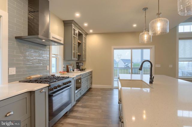 1584 HARRISBURG AVE, Mount Joy, PA 17552