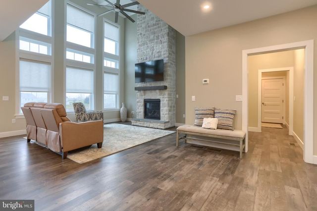 1584 HARRISBURG AVE, Mount Joy, PA 17552