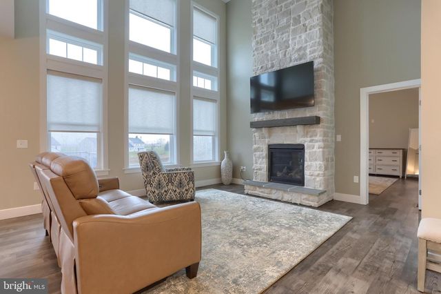 1584 HARRISBURG AVE, Mount Joy, PA 17552