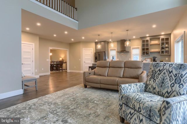 1584 HARRISBURG AVE, Mount Joy, PA 17552