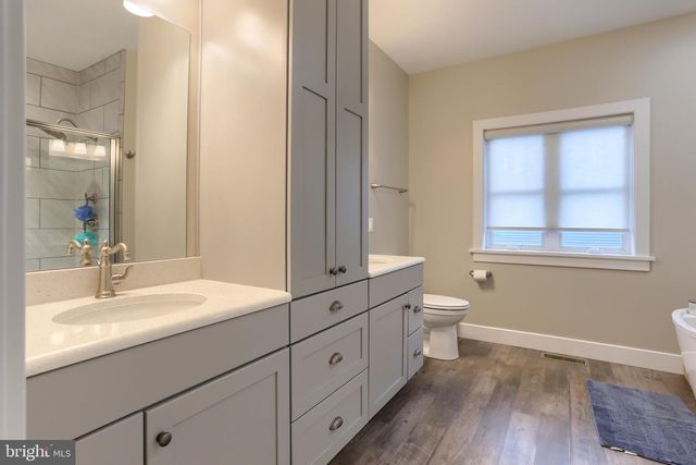 1584 HARRISBURG AVE, Mount Joy, PA 17552