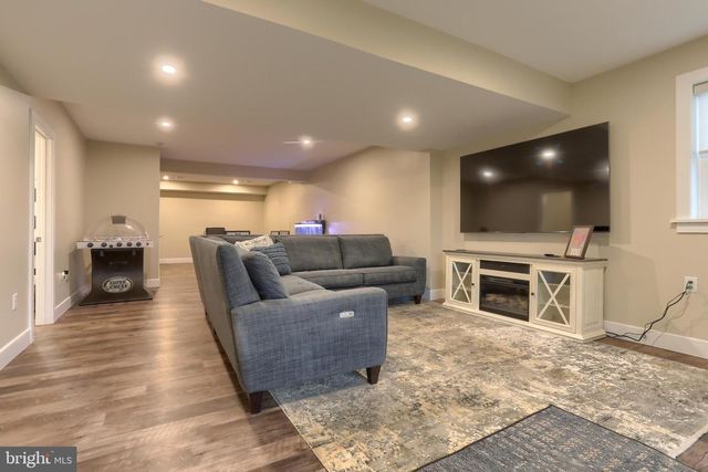 1584 HARRISBURG AVE, Mount Joy, PA 17552