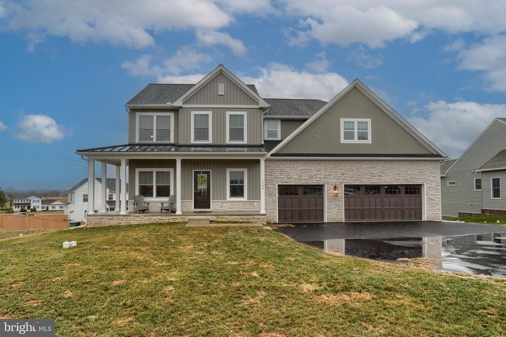 1584 HARRISBURG AVE, Mount Joy, PA 17552