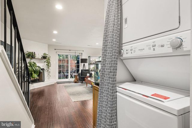 907 S ROLFE ST #1A, Arlington, VA 22204